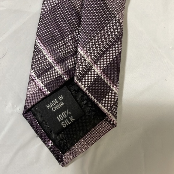 Calvin Klein mens tie purple plaid mint condition 3” wide by 58” long - Picture 5 of 6
